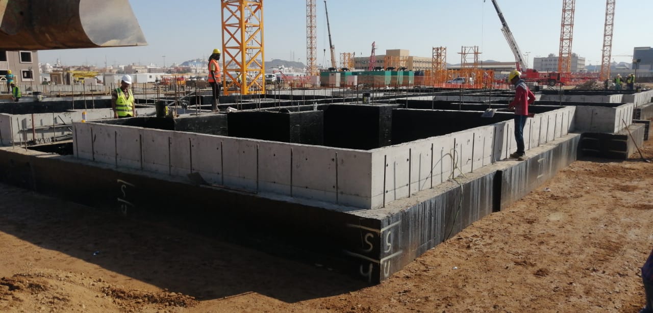 Construction of concrete bases and water tanks in the sunset hills project – Sani Al Amria Company